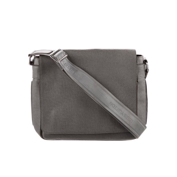 Louis Vuitton Taiga Roman MM Shoulder Bag